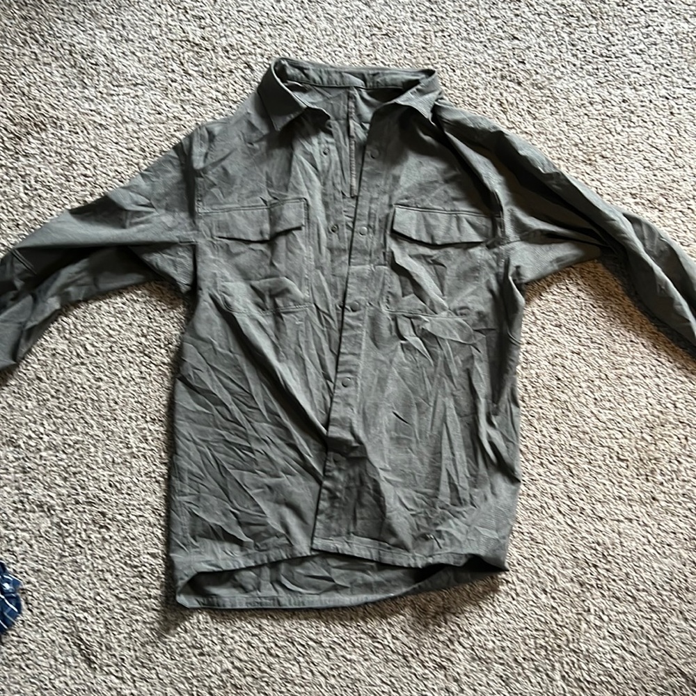 Lululemon men’s shirt medium